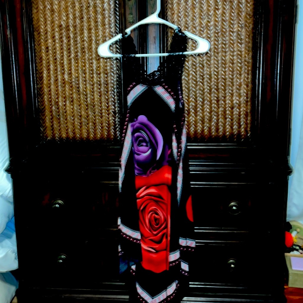 Unk brand dress super cute with red rose.